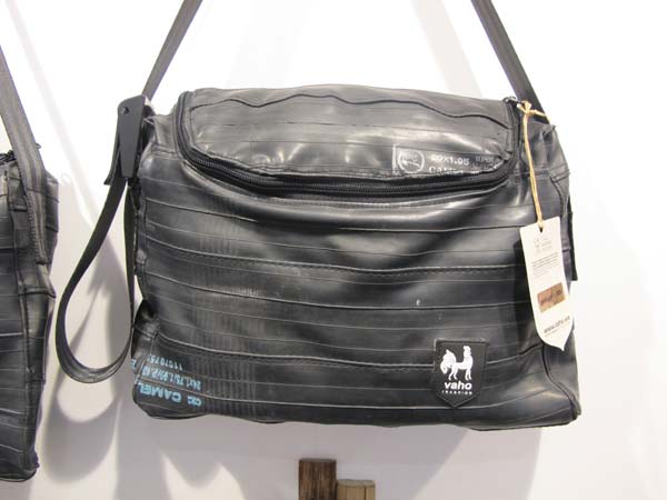 Vaho man bag Barcelona made of recycled tyres