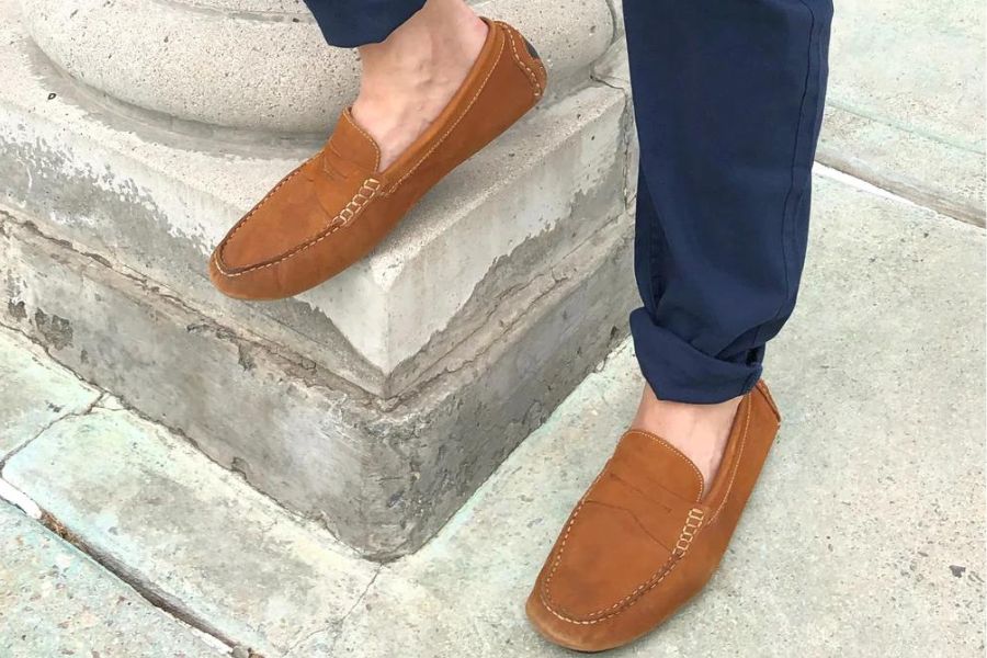 Sockless loafers