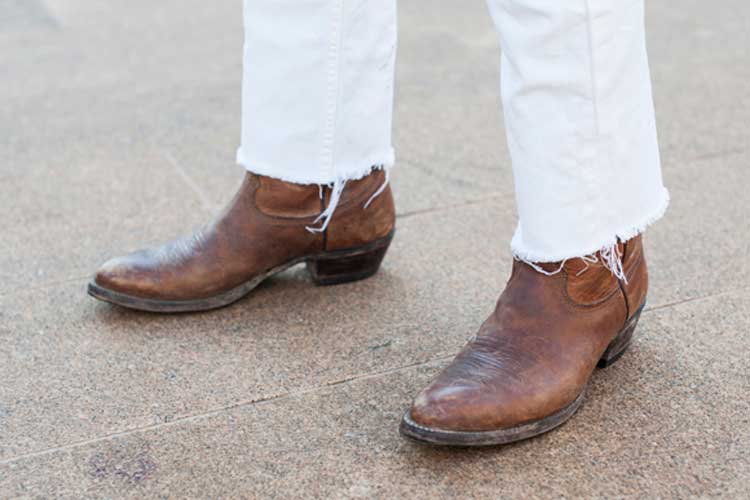 cowboy-boots-with-white-denim
