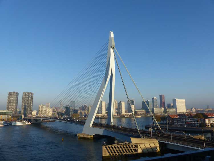 nhow-rotterdam-erasmus-bridge-roof-terrace-view