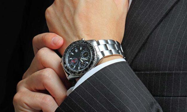 Ditch The Digital Trend – Invest In Traditional Watches