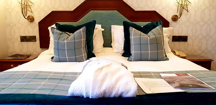 Armathwaite Hall Hotel & Spa in Lake District MenStyleFashion 2018 (14) Deluxe Suite