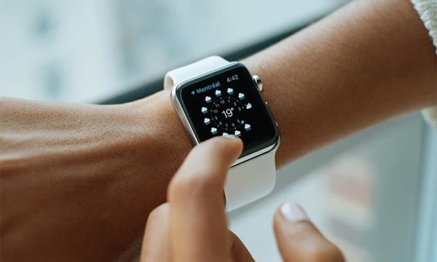 Traditional Vs Smartwatch – Which Is Best For You?
