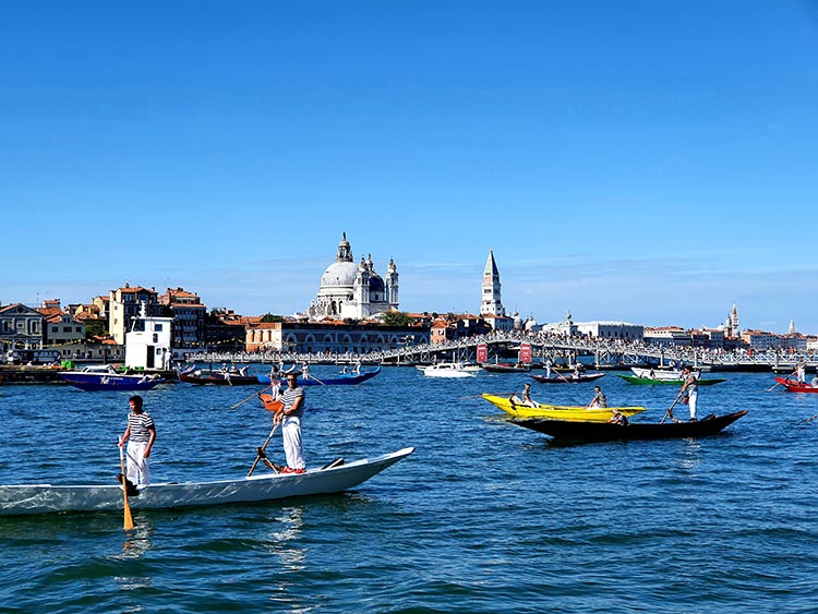 Festa del Redentore - Venice's Beautiful Gondola Race MENsTYLEFashion 2020 Italy summer (7)