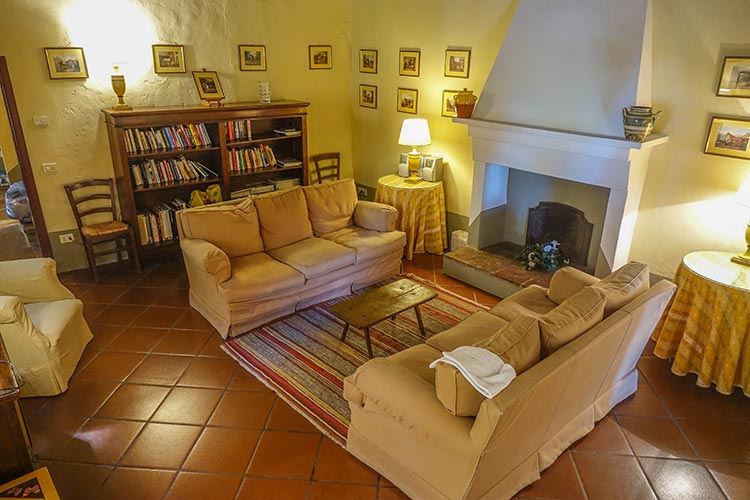 lounge room Fattoria Mansi Bernardini - Villa Casa Maria Reviewed Rooms 2020 (17)