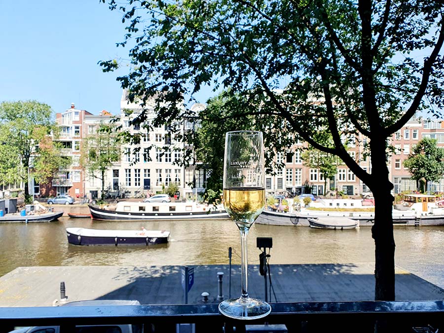 Champagne kingsize Royal Suite Luxury Suites Amsterdam