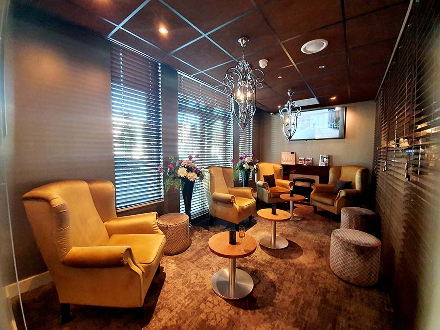 relaxing room kingsize Royal Suite Luxury Suites Amsterdam