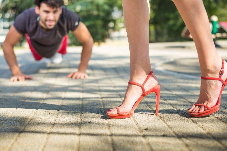 Are men wearing high heels in secret? - Quora-totobed.com.vn