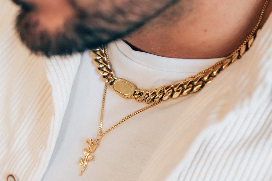 how to wear a chain with a button up