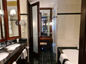 hotel adlon kempinski pariser platz suite bathroom